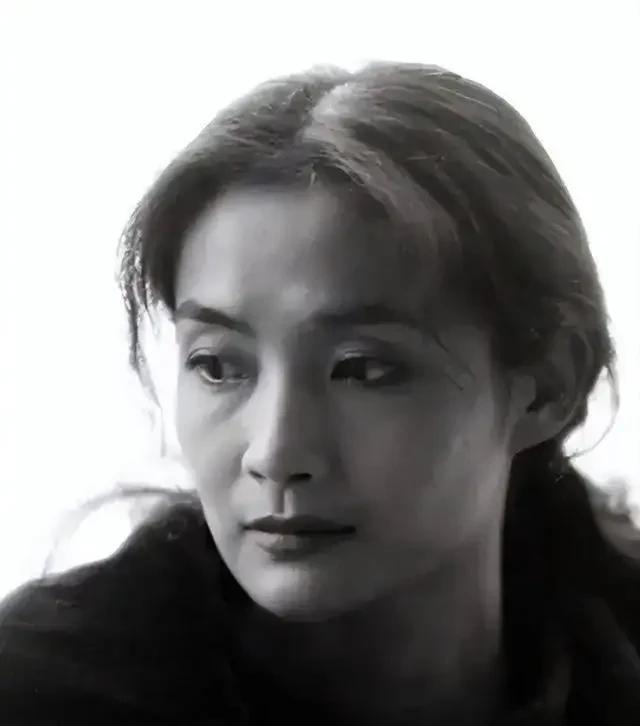 原来她早已离开！演女警红遍全国，抗癌9年去世后燕双鹰悲痛欲绝