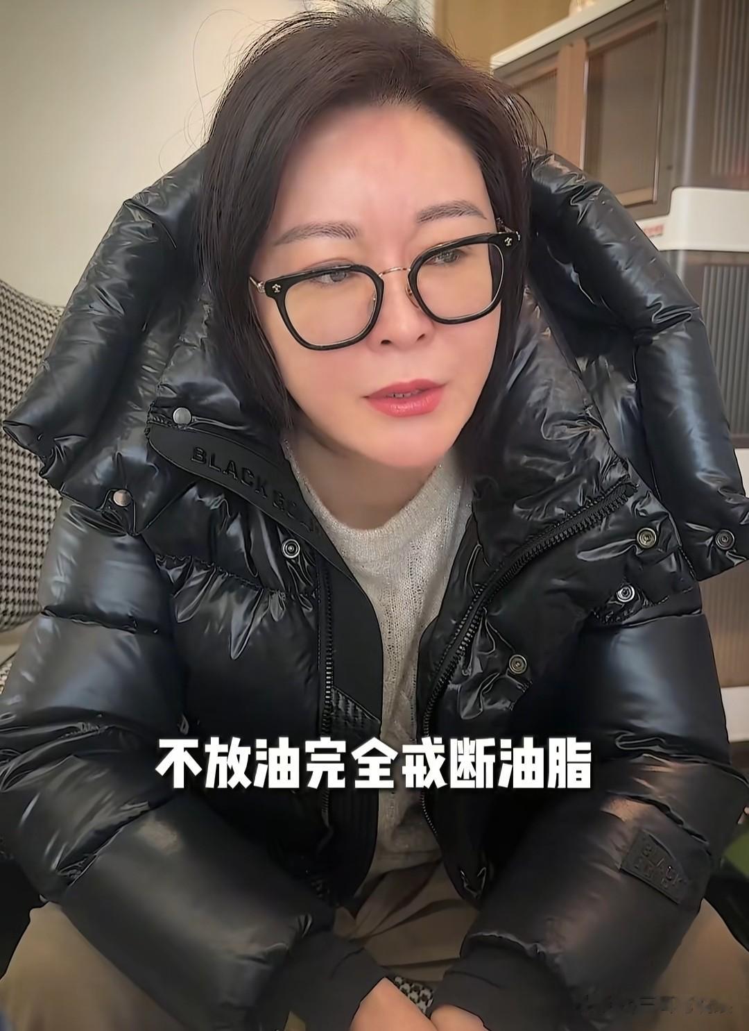 王小骞哭曝女儿进入青春叛逆期，因正食症入院治疗，自责缺少陪伴