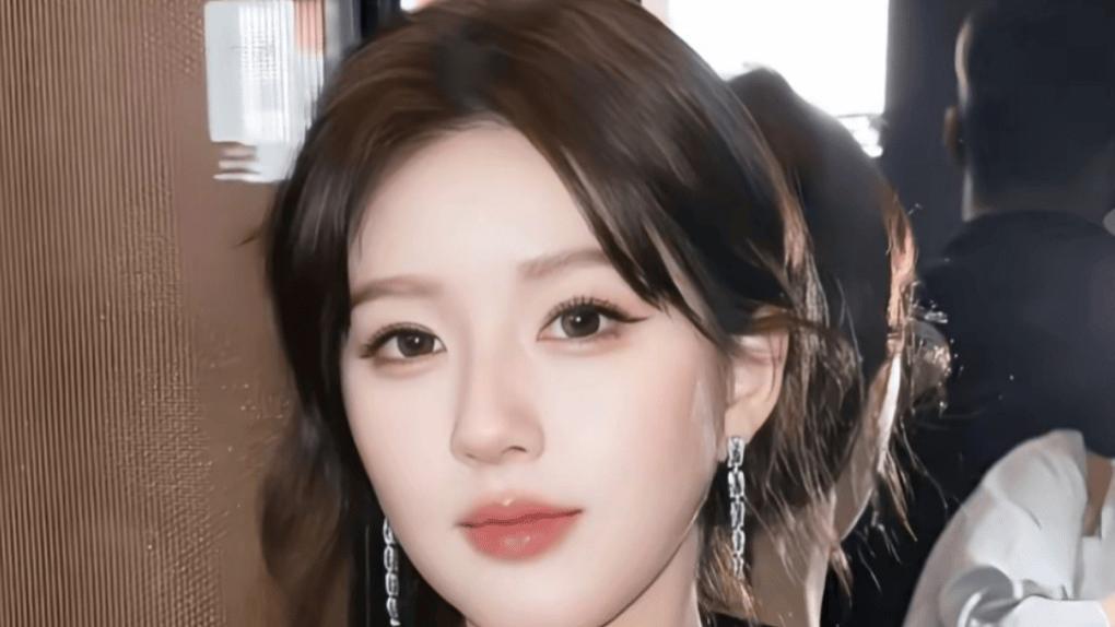 赵露思直播回应合约纠纷：一场娱乐圈的“闹剧”变“喜剧”