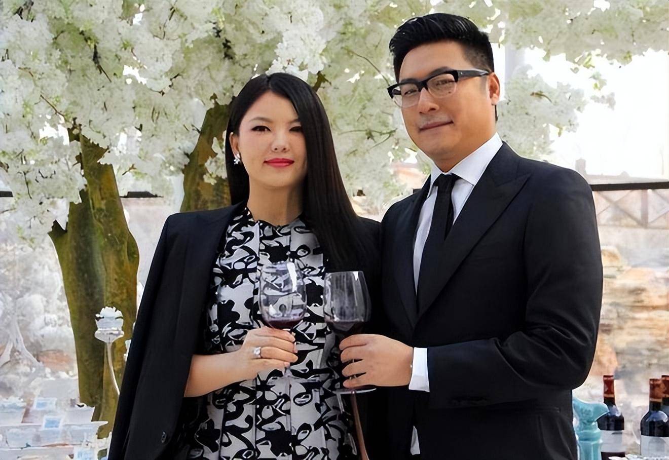 李湘全网被禁关，经常炫富生活奢靡，常年定居英国，前夫已经被抓