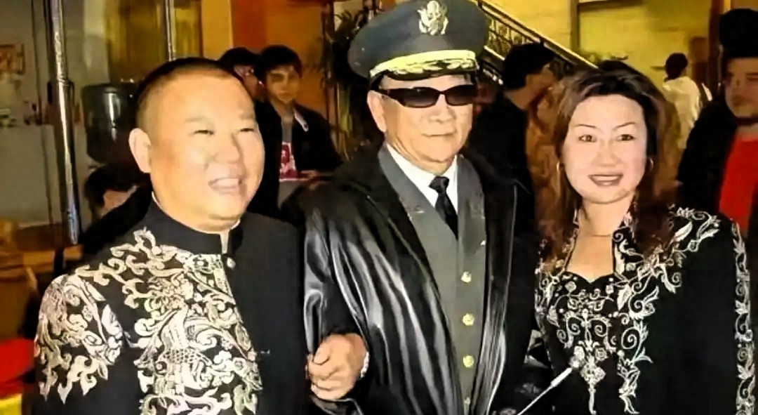 侯耀华直播怒喊话!叫李伯祥贾仑站出来,把砸缸事说清楚