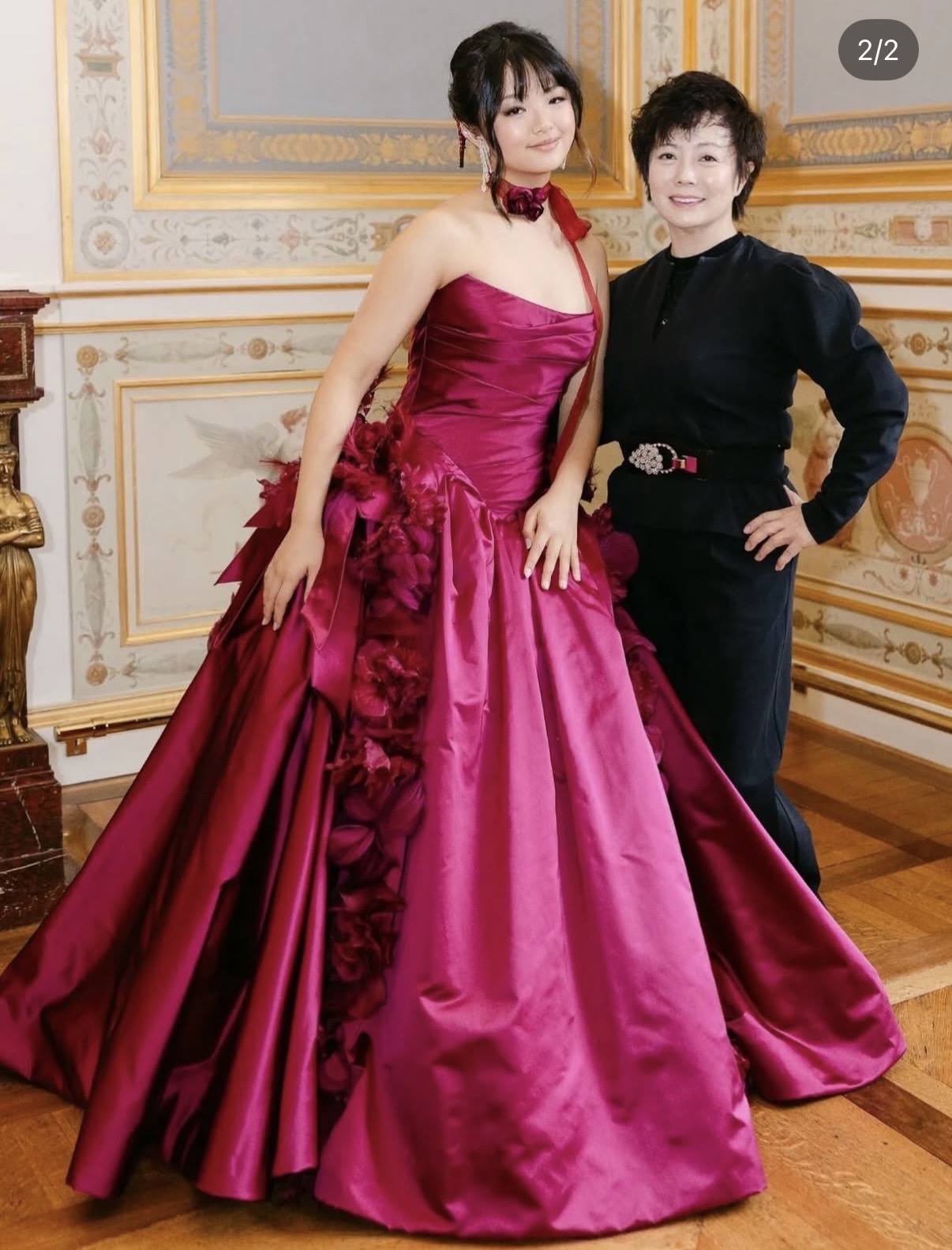 陈可辛女儿亮相巴黎名媛舞会,打扮文雅像公主,吴君如也在好张扬