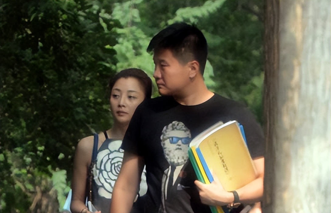 事实证明，46岁离开富豪找素人男友的殷桃，也开始走“下坡路”了