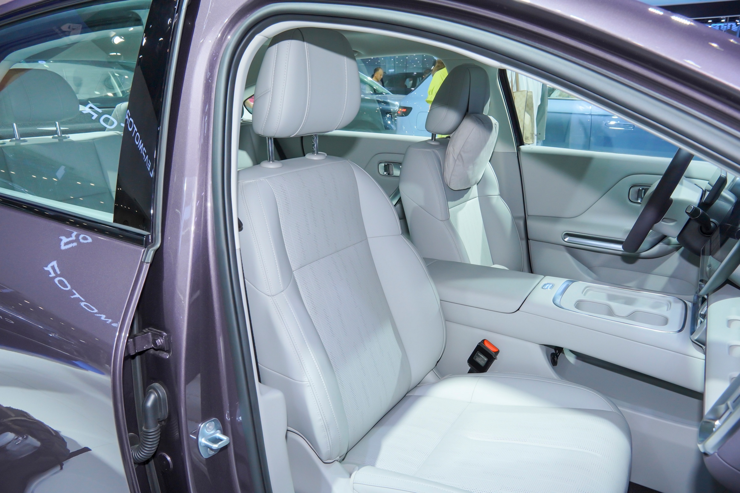 纯电轿车的\六边形战士\！650km续航+激光雷达，还不到12万