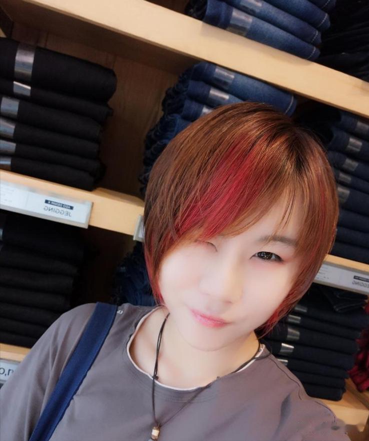 窦唯也没想到，离婚12年，当年和高原生下的女儿，已开始给他长脸