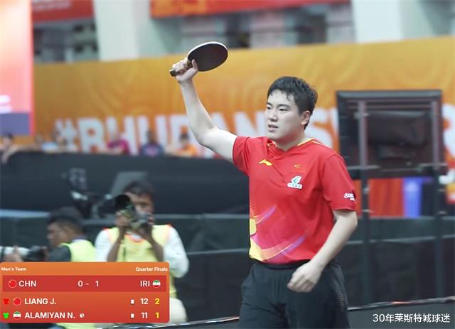 林诗栋犯老毛病！伊朗打乱节奏，梁靖崑专心听战术，小石头却分神