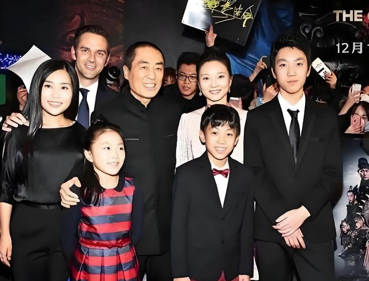 举报张艺谋超生,致其被罚748万的何珺,如今过的如何呢?