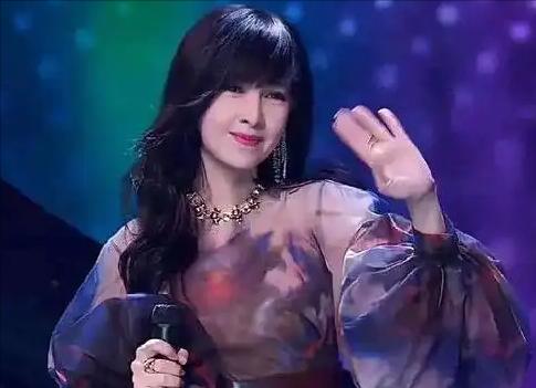 外表是仙女，私下里却是“老酒鬼”的5位女明星，闫妮出人意料