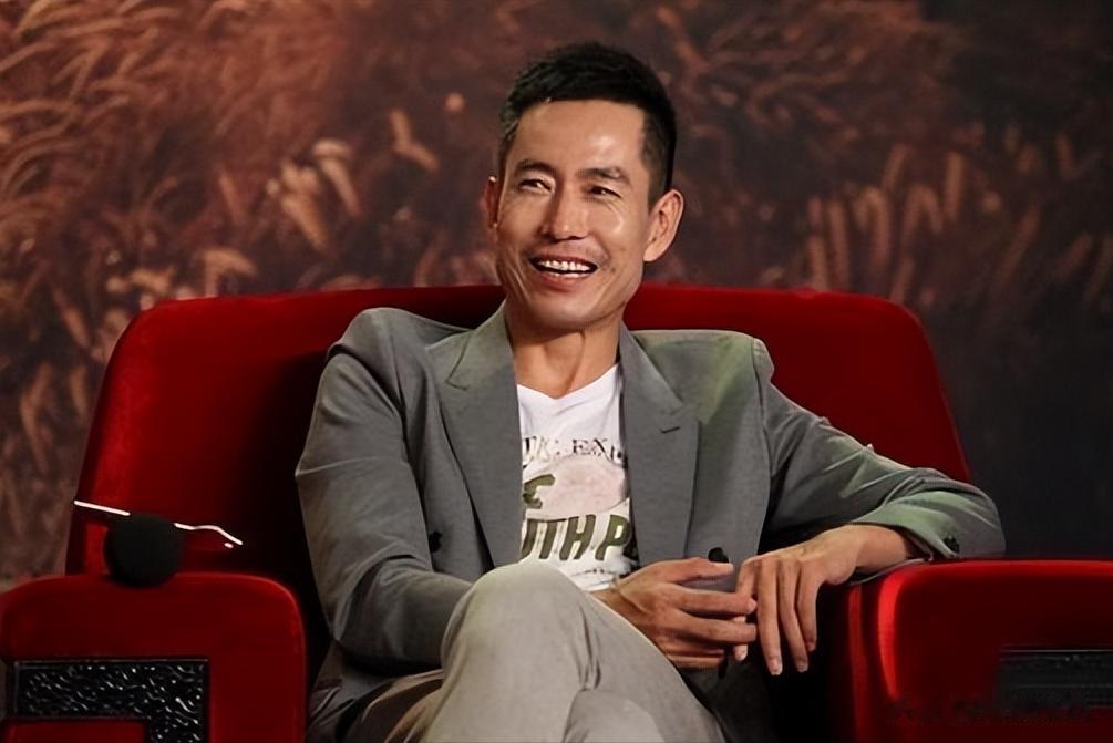 54岁演《大生意人》爆火，如今又父子同台飙戏，17岁儿子比他还帅