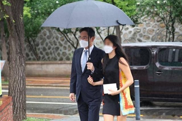 李在镕女儿:21岁一脸富贵相,男友门当户对,比姑姑李富真清醒