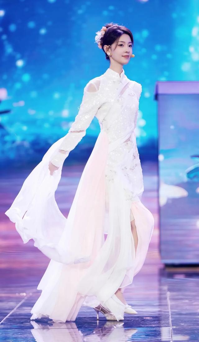 女星图鉴｜陈瑶｜绝美古风造型，真是太迷人眼了啊