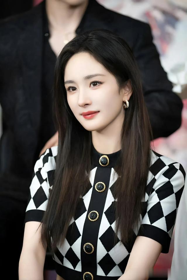 杨幂：腰太细了，这才是女神级别的腰！