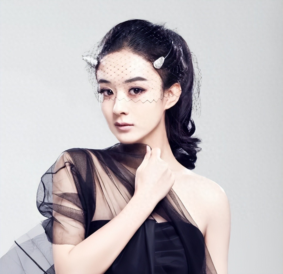 杨幂瘪嘴严重、赵丽颖眼褶多、唐嫣有了双下巴，85花纷纷陷初老