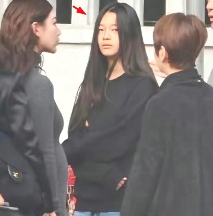 大S女儿小玥儿正面照曝光，好像越来越像汪小菲了！