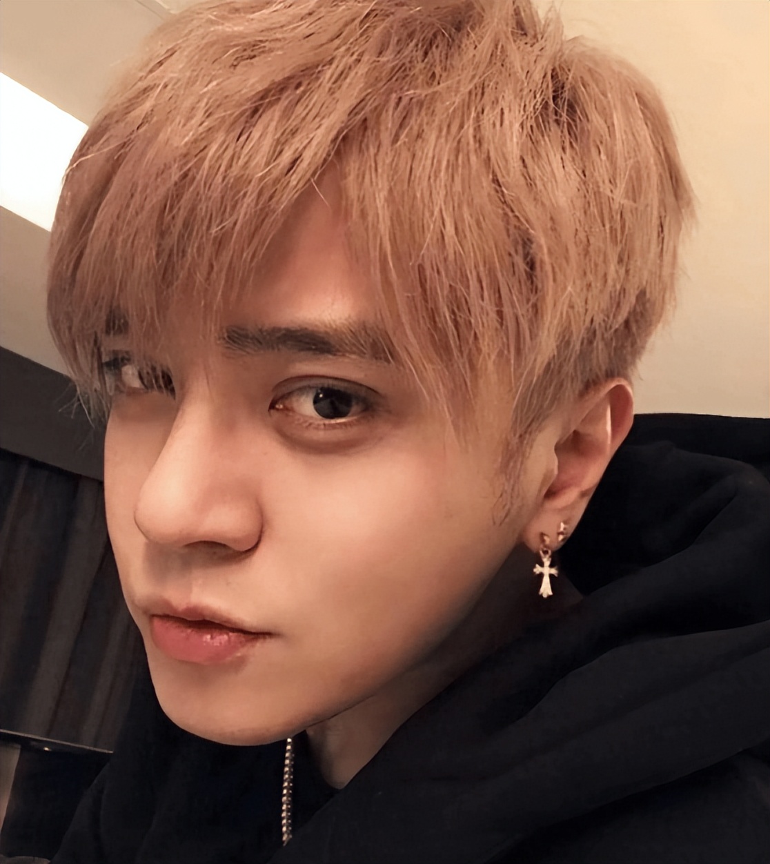 内娱4大渣男，个个都管不住下半身，一个比一个渣“吃相”太难看