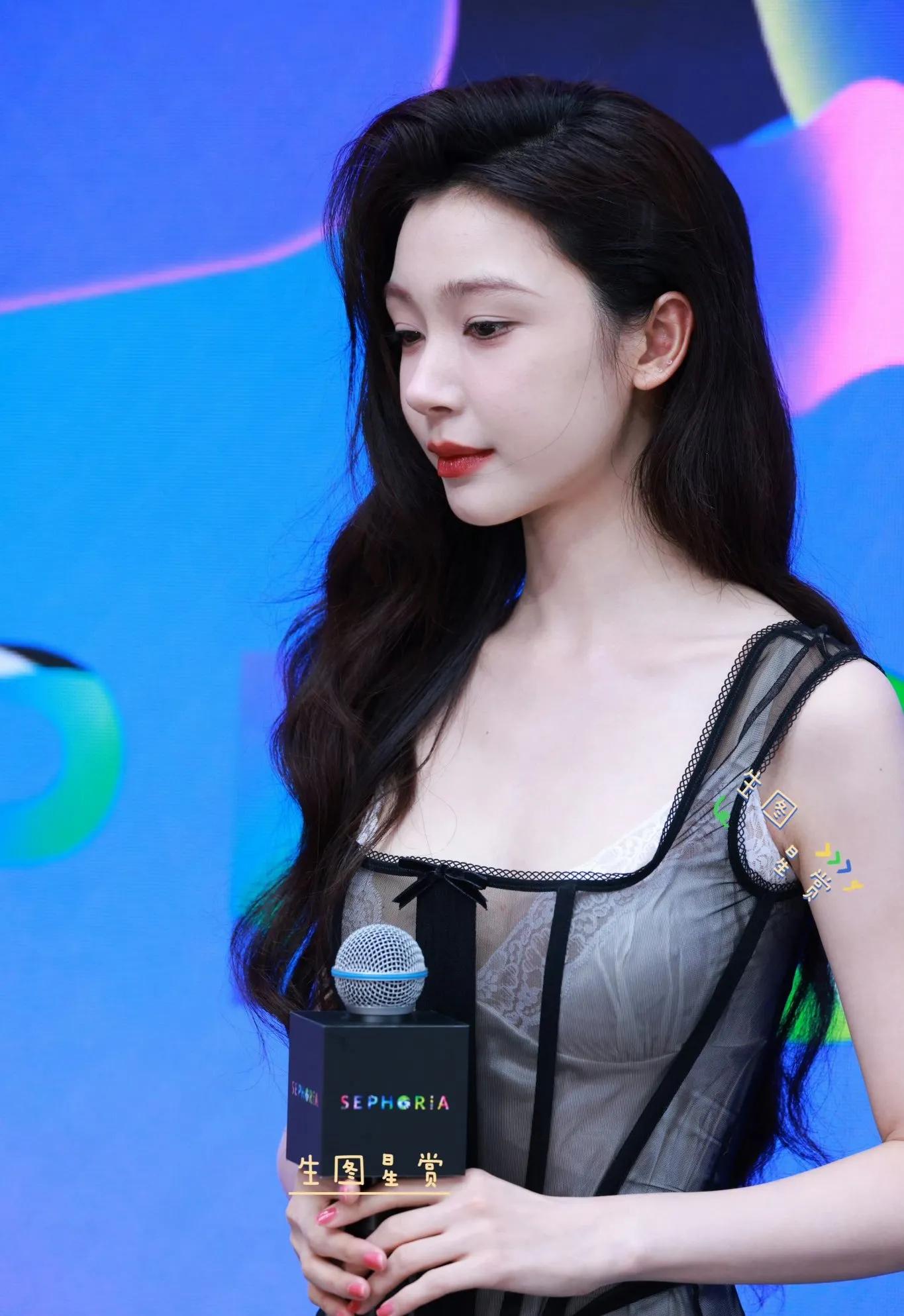 易梦玲丝芙兰活动美图