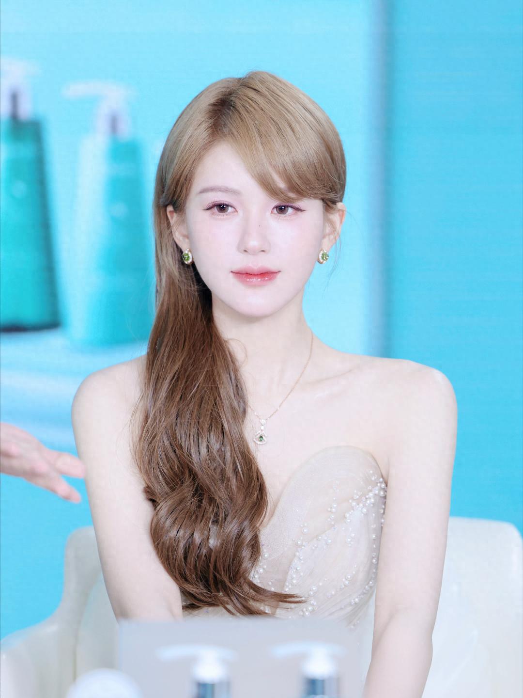 公司承诺“共渡难关”,赵露思却自曝生病还要赔钱?