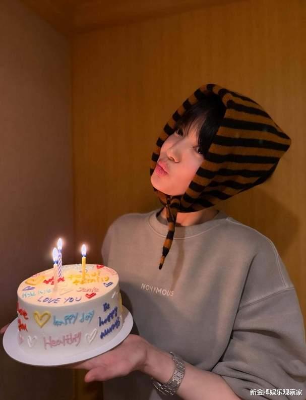 宋慧乔44岁庆生照似少女，离婚6年逆生长，75万镶钻腕表尽显奢华