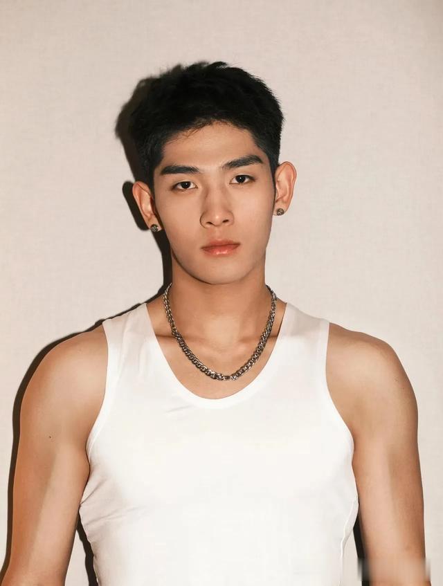 梁浩川是体育生，他也是一位非常优秀的男演员。