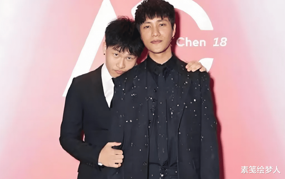 陈坤儿子基因大反转！22岁长相惊现神秘真相，网友急呼：生母身份藏不住了！