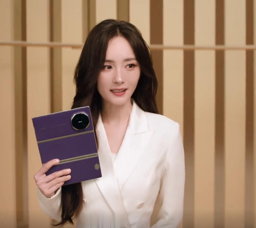 离婚七年后，39岁再破“天花板”的杨幂，给内娱的女星们提了个醒