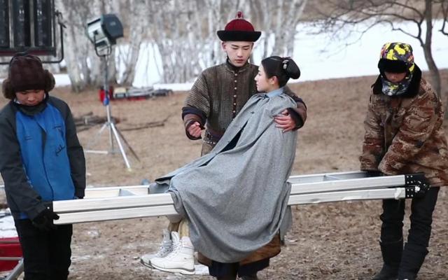 拍戏16年无人知，一朝“泳装照”火遍全网，蒋欣的话终于有人信了