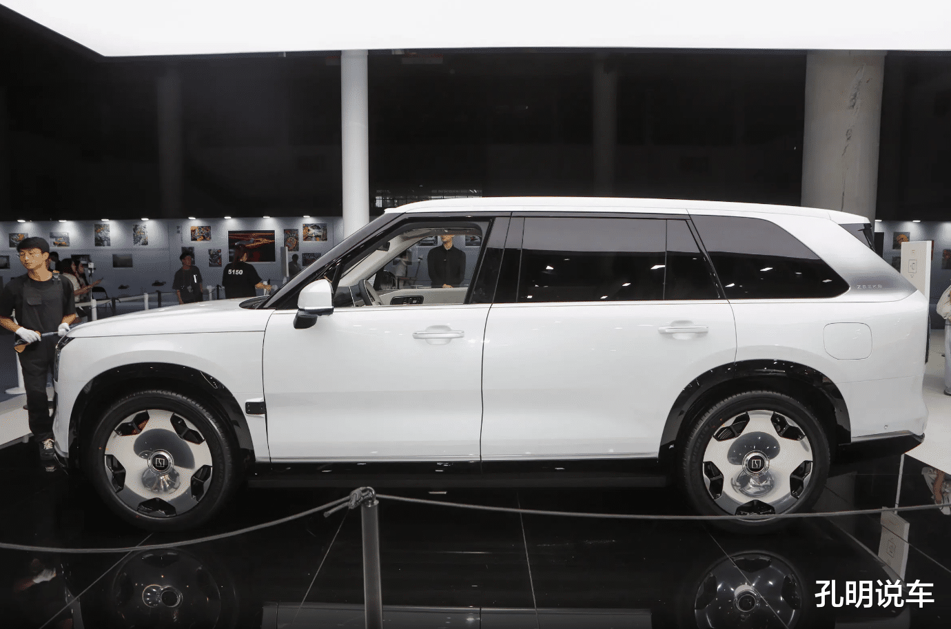 起步46.59万不低调,极氪9X有点库里南气质,大六座大马力