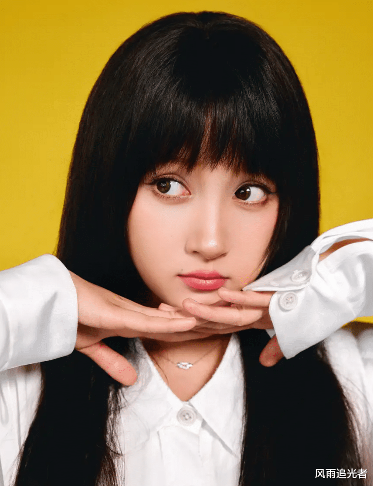 关晓彤央视五四晚会造型曝光！网友惊呼：这身材比例绝了！