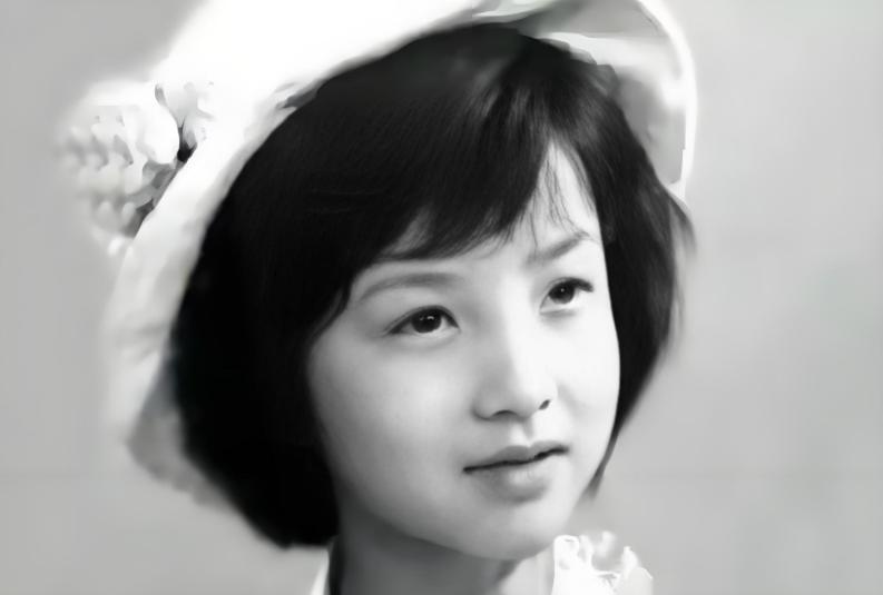 吃里扒外！13年前定居美国，回国捞金遭“驱逐”的她，52岁成笑话