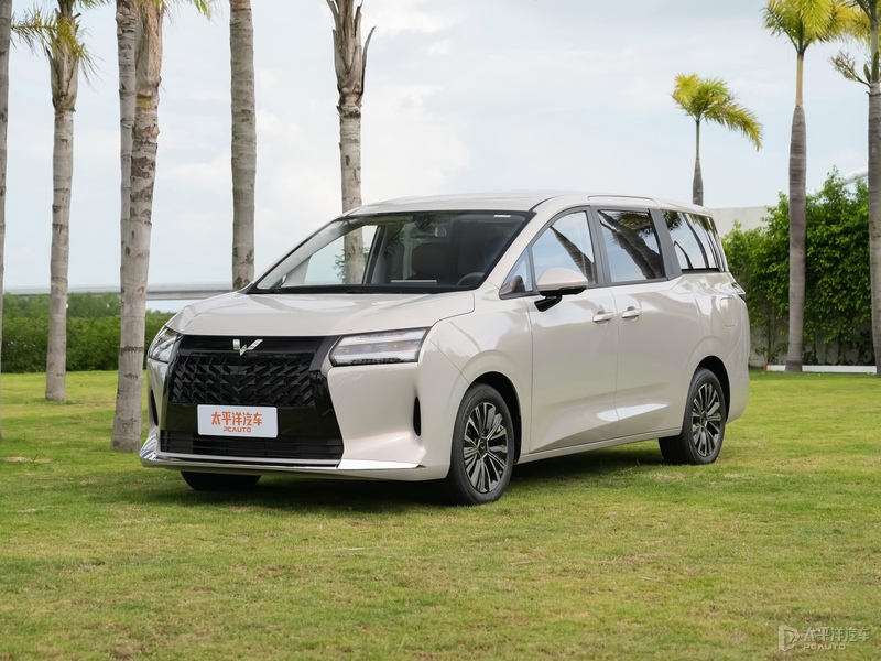 五菱星光730开启预订 二排独立座椅/侧滑门设计