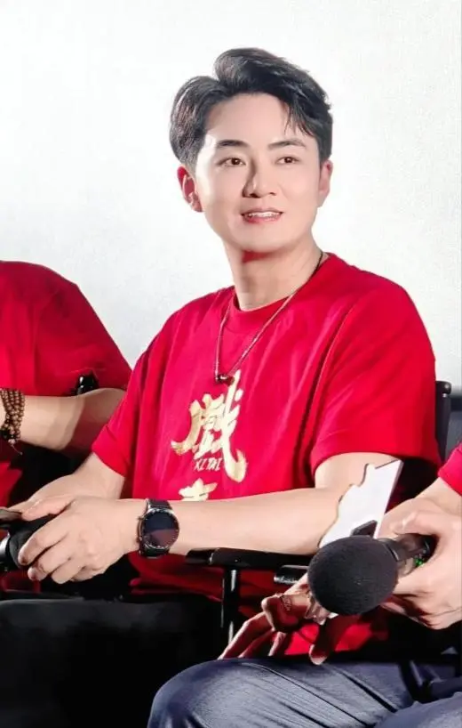 出道20年不火，如今凭借《戏台》翻红，44岁仍未婚