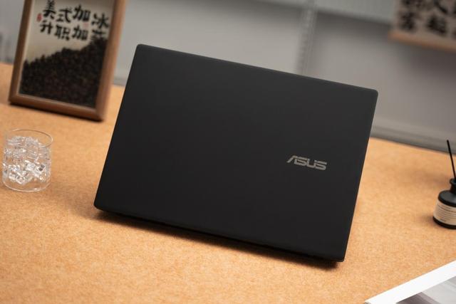 華碩無畏Pro16 2025體驗分享：一本全能，年輕人的多場景搭子