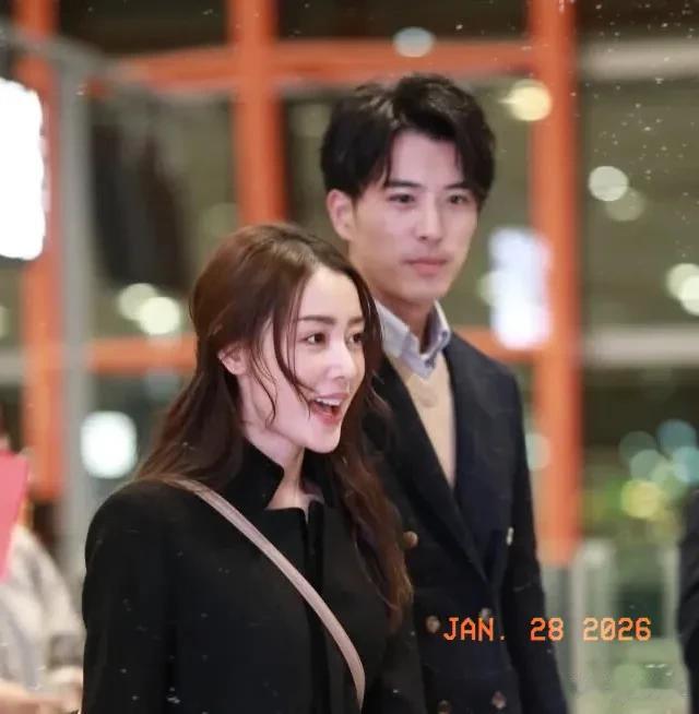 徐开骋疑似当爹！带着女友和婴儿逛街，曾与张天爱、娜扎谈过恋爱