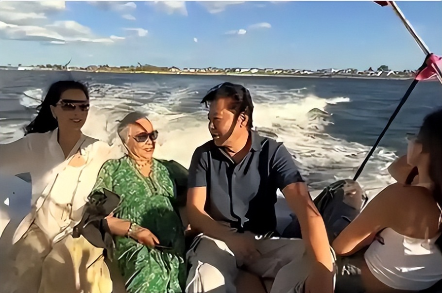 中国赚钱美国花？老戏骨祖孙三代在美奢华享乐过上“人上人”生活