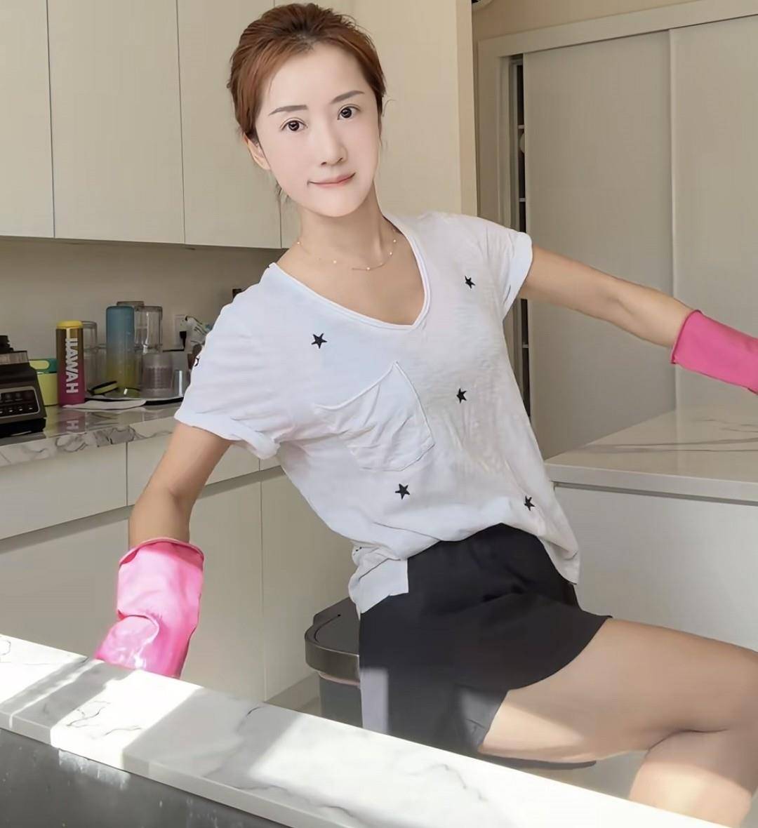 嫁大14岁富商，38岁冒险生3胎，如今定居美国，阔太生活惹人羡慕