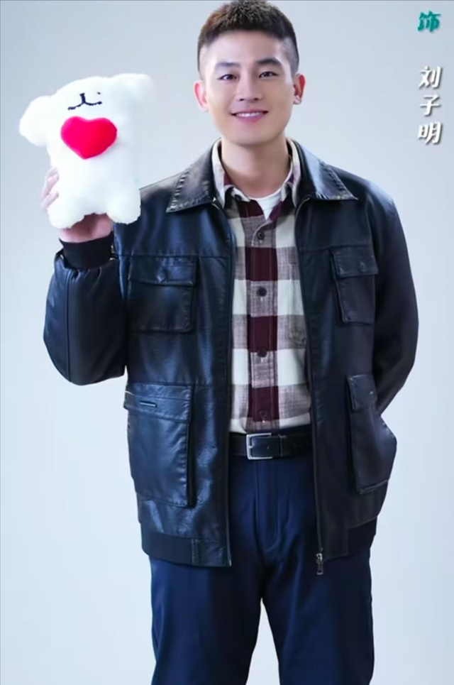 不合适就别硬演刑警!何冰搭档新人成“灾难现场”,苦瓜脸太出戏