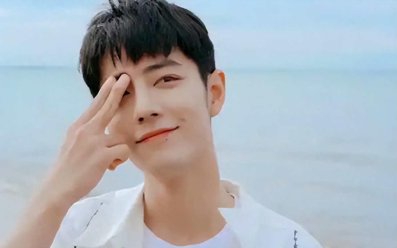 王一博也没想到，肖战会因湾区升明月当天一个特殊举动，口碑暴涨