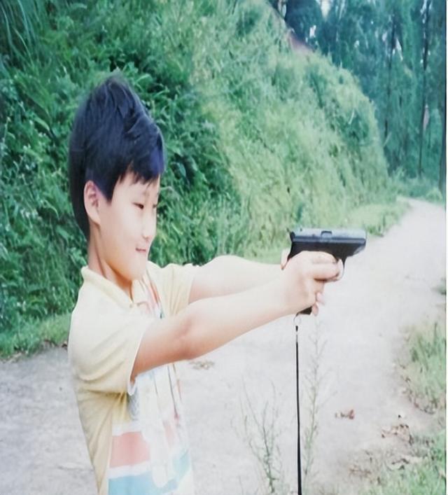 李宇春近照显疲态,41岁仍未婚未育,曾正面回应:我是自由的风