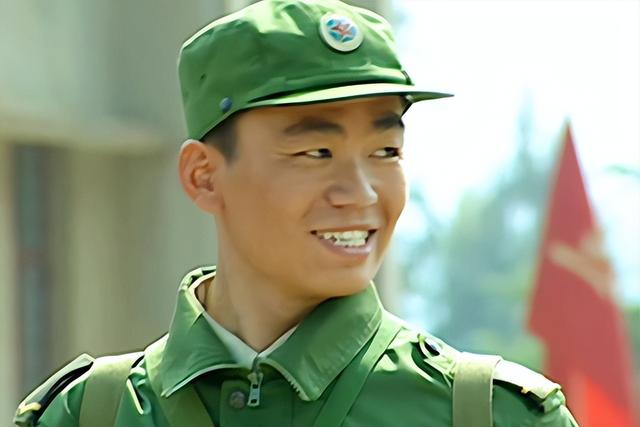 《士兵突击》20周年团聚,宝强稳站C位,张译陈思诚李晨却都缺席
