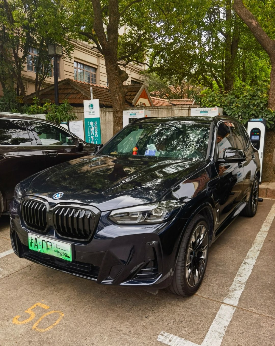 数据揭露BBA,纯电销量跌23.5%,打7折为啥还干不过国产车