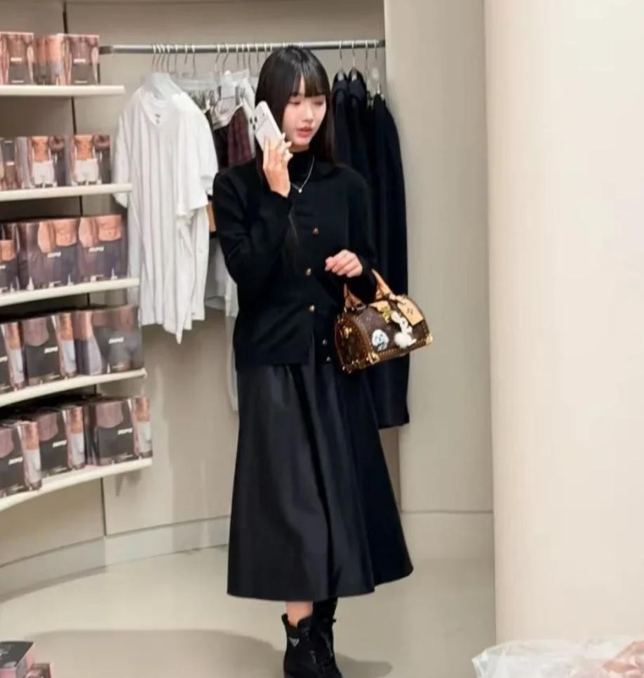 林俊杰女友照片接连曝出,医美痕迹遭吐槽,两人到底什么情况?