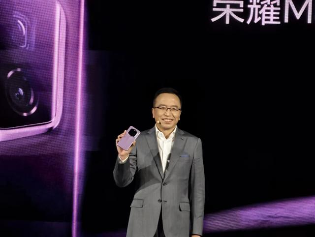 跌出前五是转型代价?高层大换血后,荣耀或将再度绝地还击