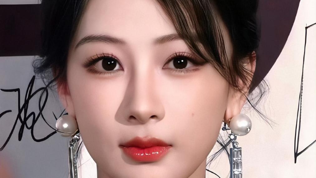 杨紫北影节刺绣薄纱礼服，被赞“华伦公主”，与孙俪是第一次见