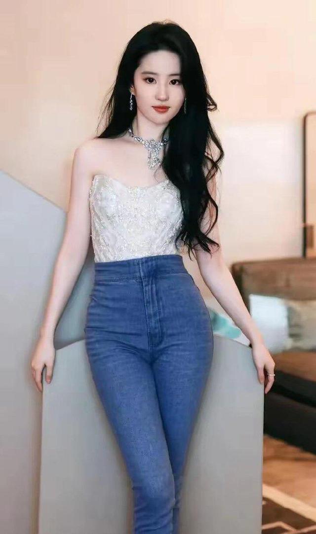 杨幂 刘亦菲 赵今麦 两个85花,一个00花 在线热度前三名 喜欢谁的风格