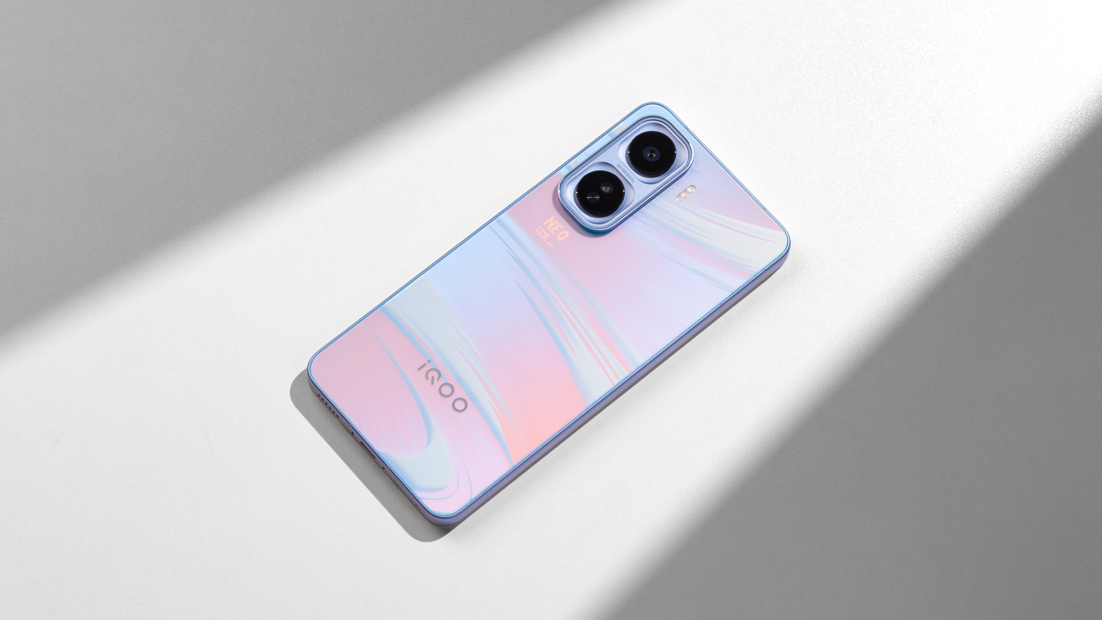 疾風已至 手感覺醒 iQOO Neo 11面對疾風配色圖賞