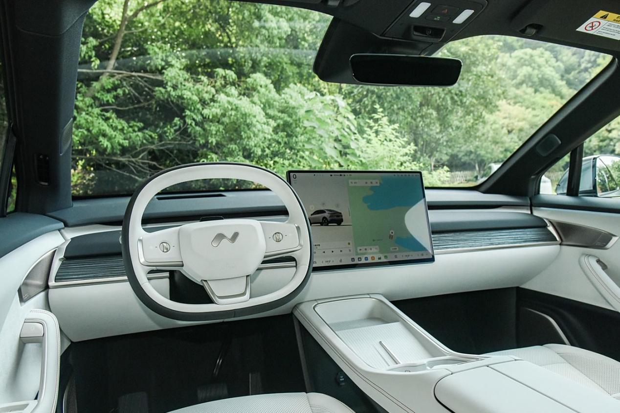 全新纯电中型SUV上市！售价14.99万起，轴距2米95，续航730Km