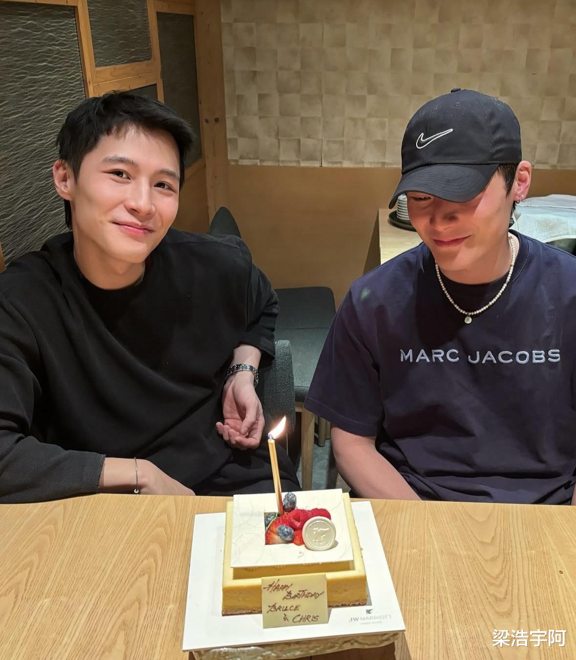 汤镇业双胞胎儿子30岁生日，51岁姜坤现身仍年轻优雅