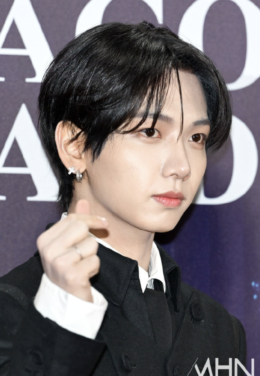 首尔红毯这一夜,韩星没了滤镜泯然众人,他们为啥钟爱“大油头”