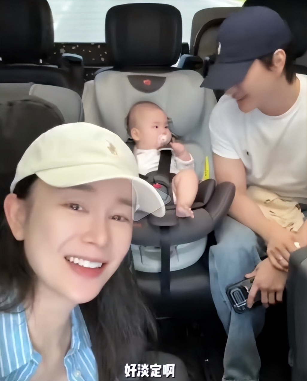 张檬小五带娃坐飞机，教科书级操作看呆网友：这届父母太会了