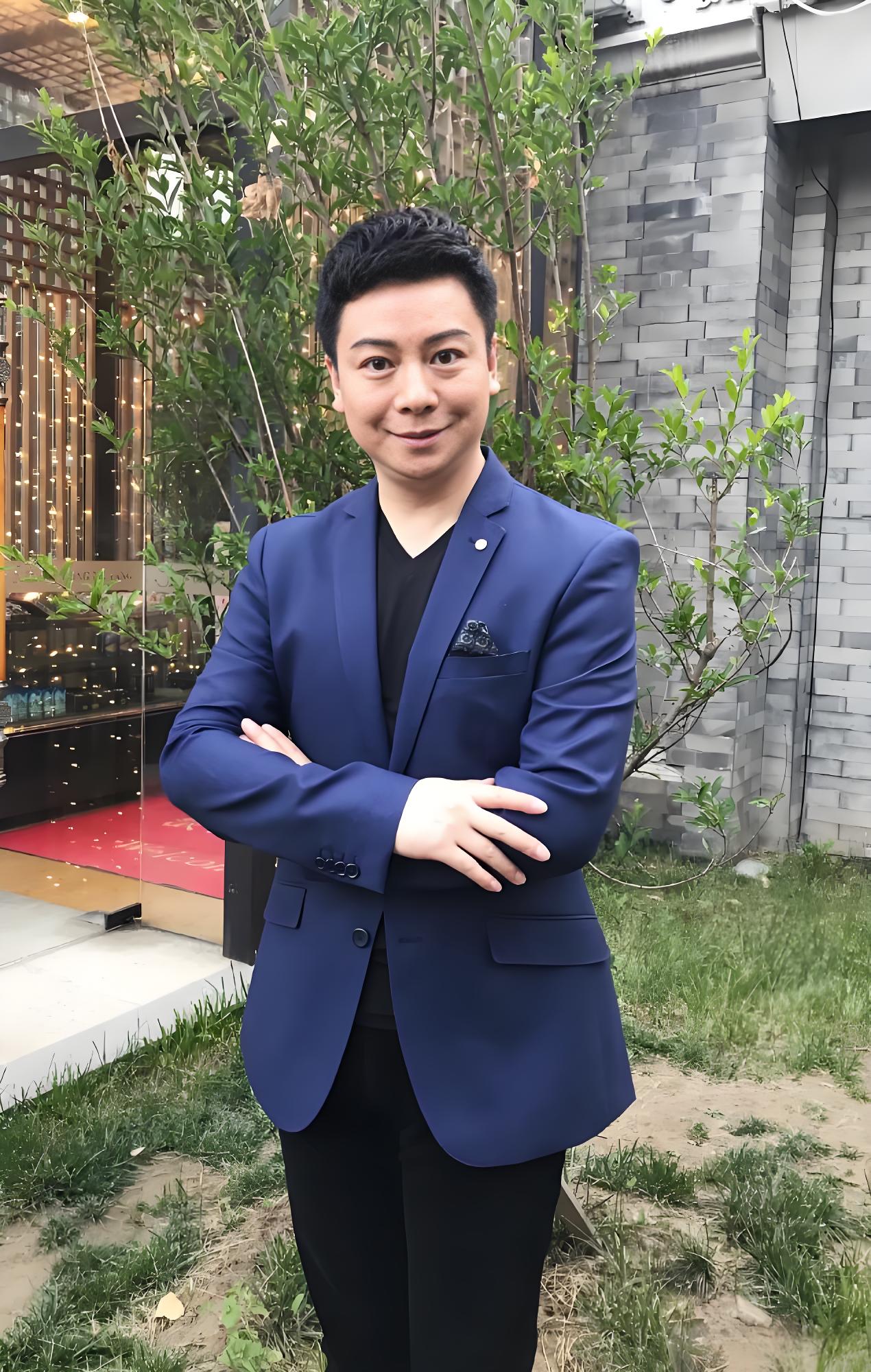 京剧名家胡文阁:父母早已离世,58岁未婚,3个姐姐操心他的婚事